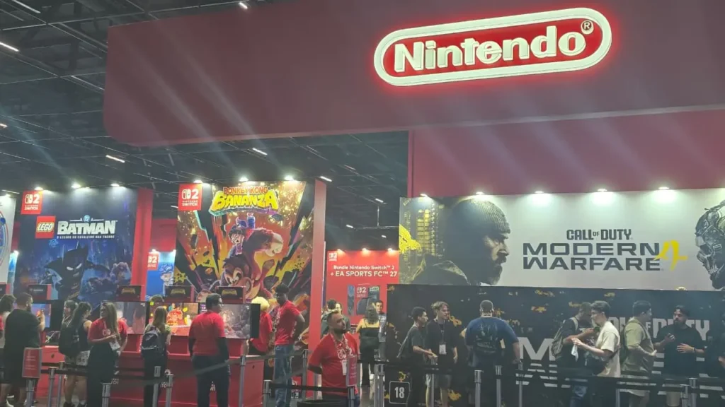 Estande da Nintendo na Brasil Game Show 2026 com banners de Donkey Kong Bananza, LEGO Batman e Call of Duty Modern Warfare