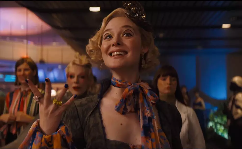 Jogos Vorazes: Amanhecer na Colheita | Novo vídeo traz Elizabeth Banks e Elle Fanning juntas